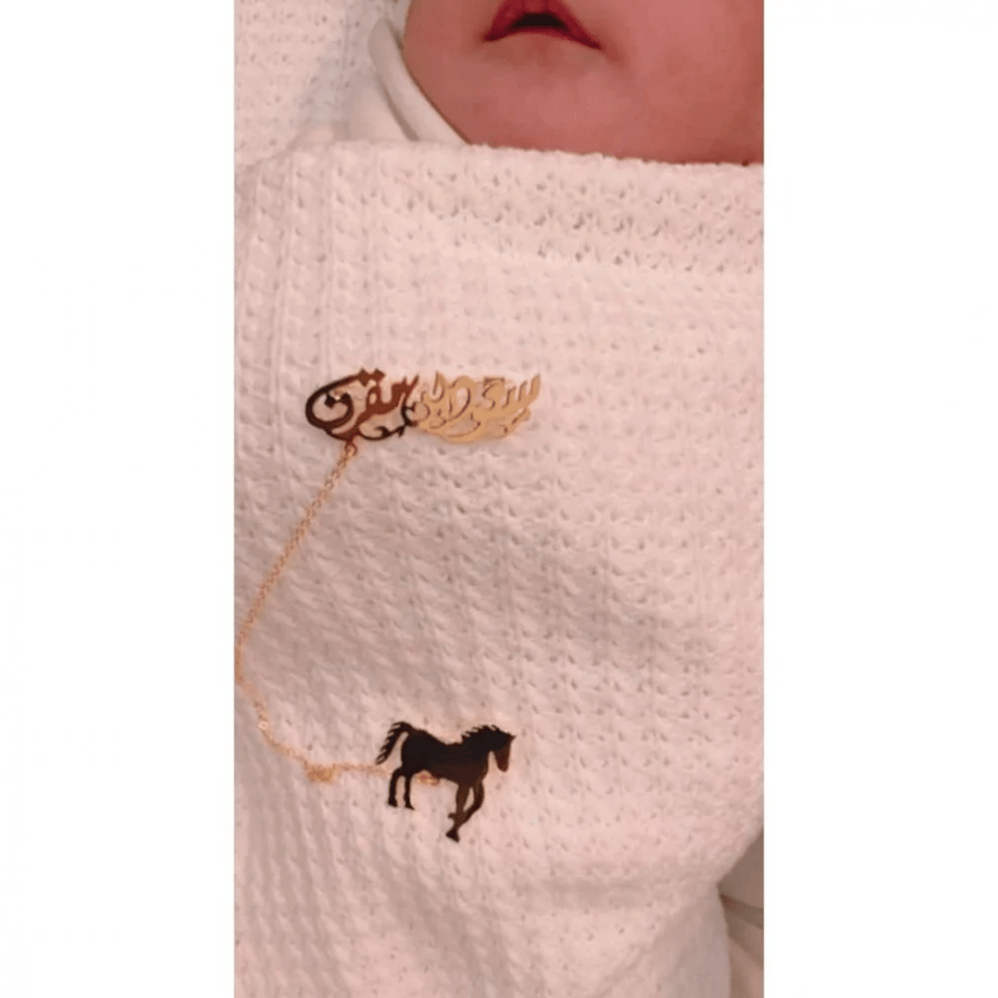 Two-piece brooch plated with gold or silver with the name according to your request