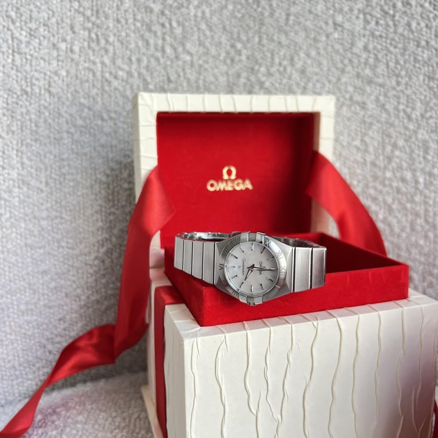 Omega 28mm صدف نسائية