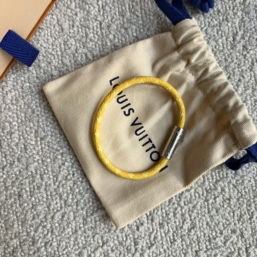 LouisVuitton سوارة