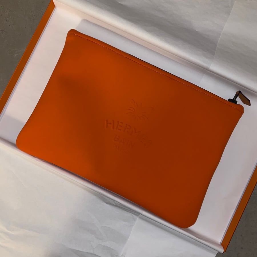 Hermes Pouch ميديم
