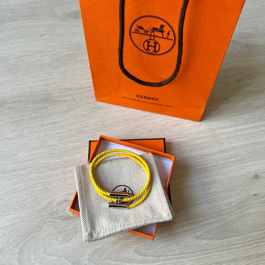 سوارة hermes صفراء