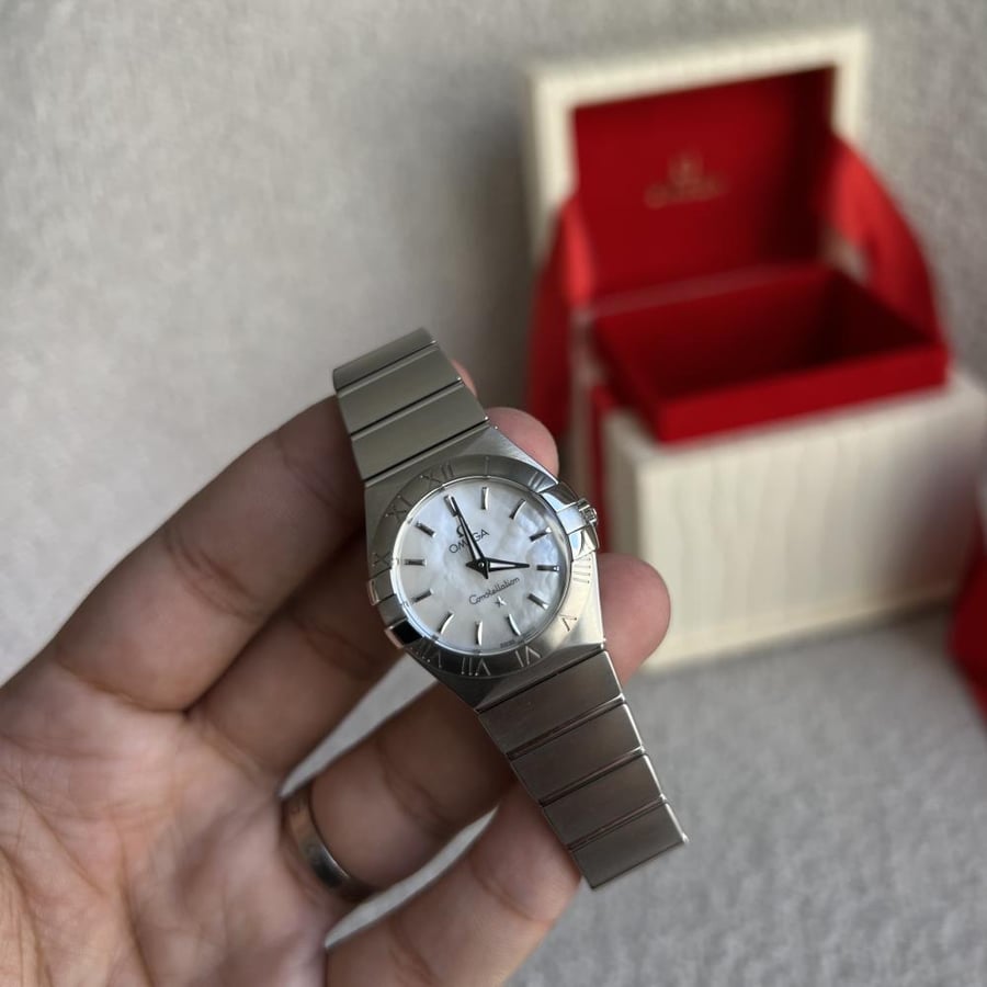 Omega 28mm صدف نسائية