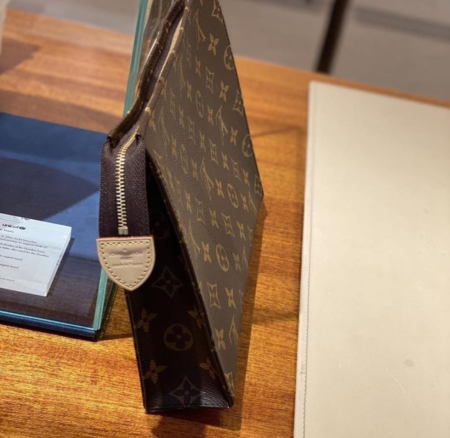 LouisVuitton pouch 26