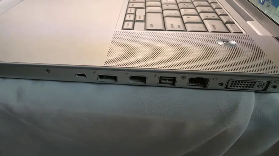 MacBook Pro 17 إنش — موديل 2007