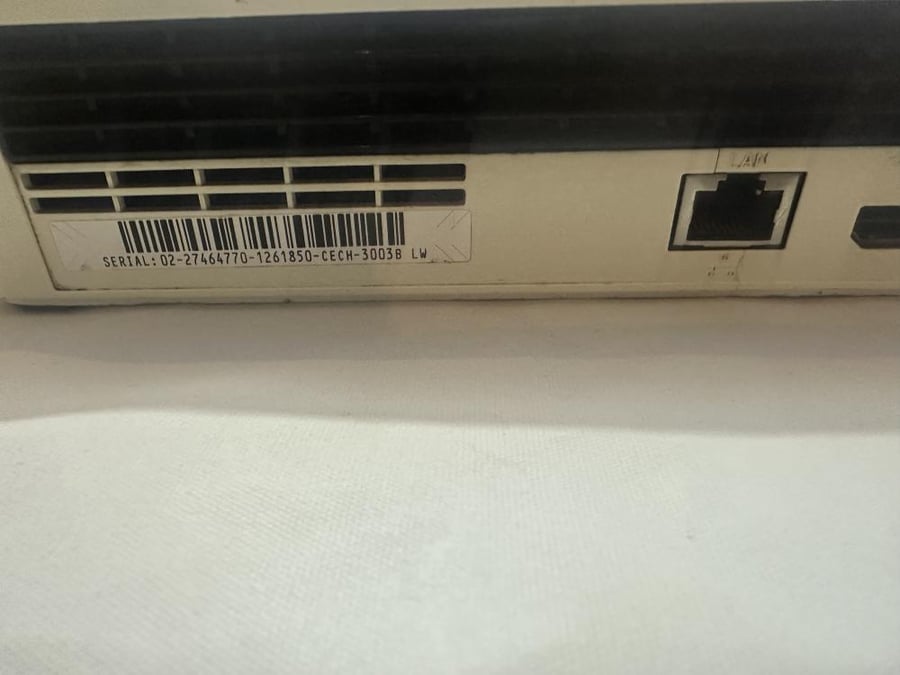 PlayStation 3 Slim   اللون الأبيض   موديل CECH-3000A