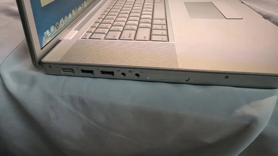 MacBook Pro 17 إنش — موديل 2007