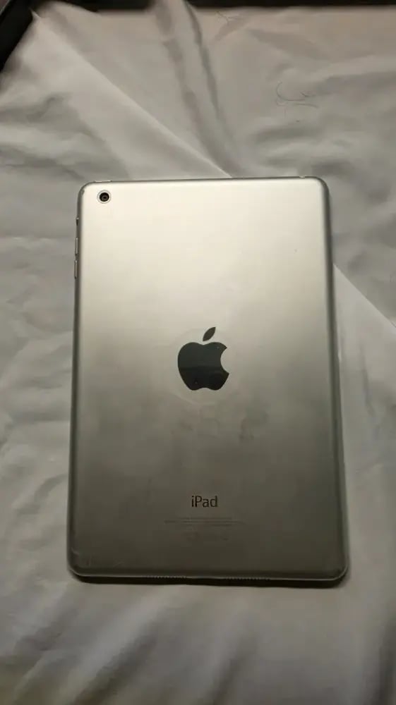 iPad mini 1 — فضي