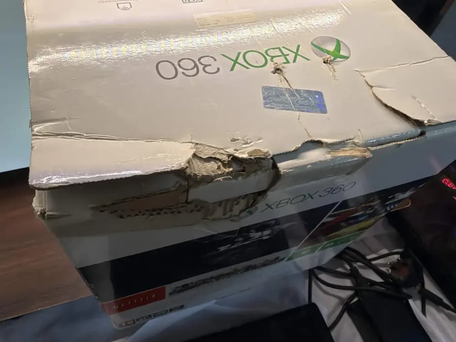 Xbox 360 E — 500GB مع الكرتون نفس السريل