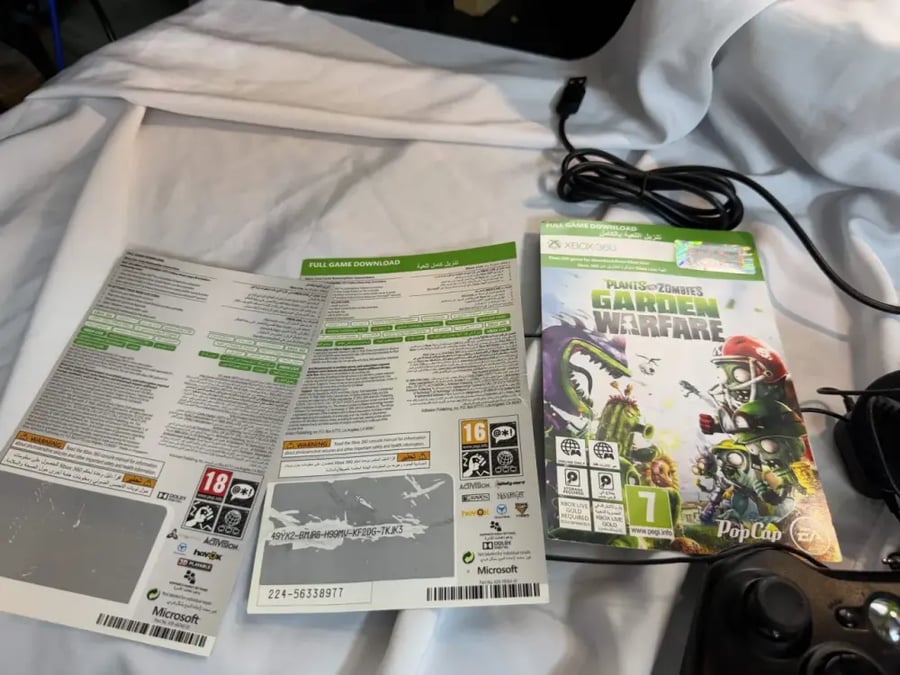 Xbox 360 E — 500GB مع الكرتون نفس السريل