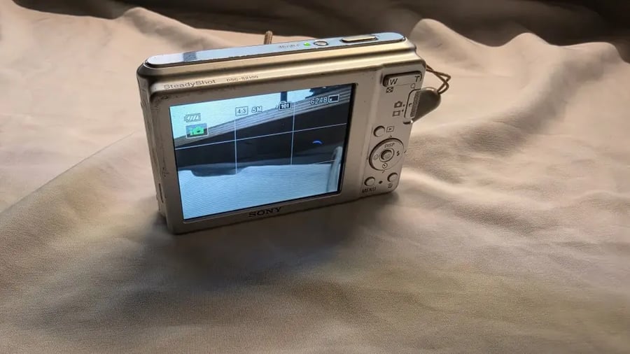 Sony Cyber-shot DSC-S2100 — فضي