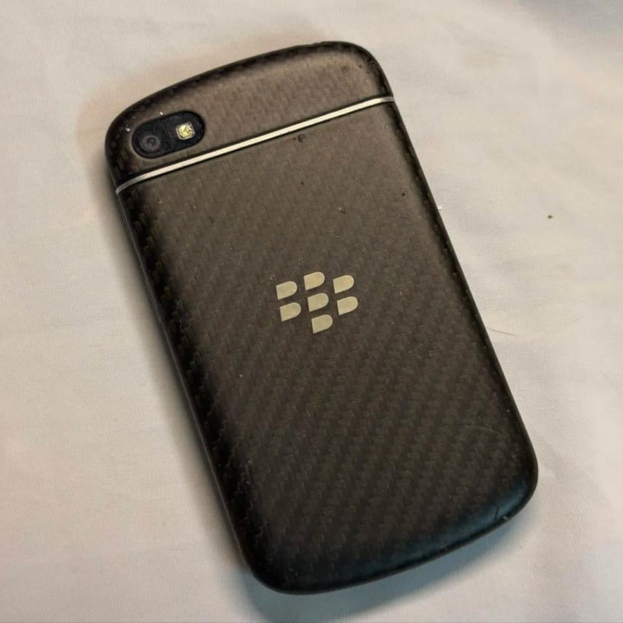 BlackBerry Q10 — أسود
