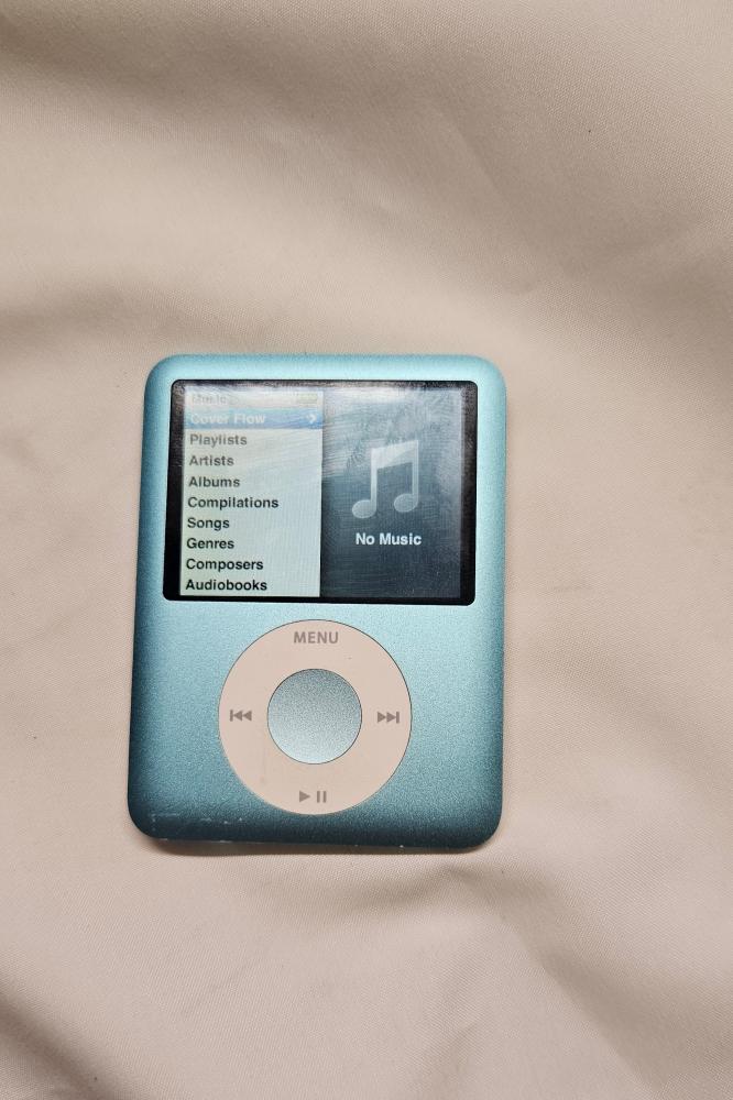 آيبود نانو 3 – iPod Nano 3rd Gen  السعة: 8 قيقا