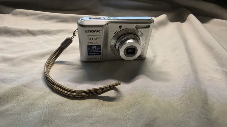 Sony Cyber-shot DSC-S2100 — فضي