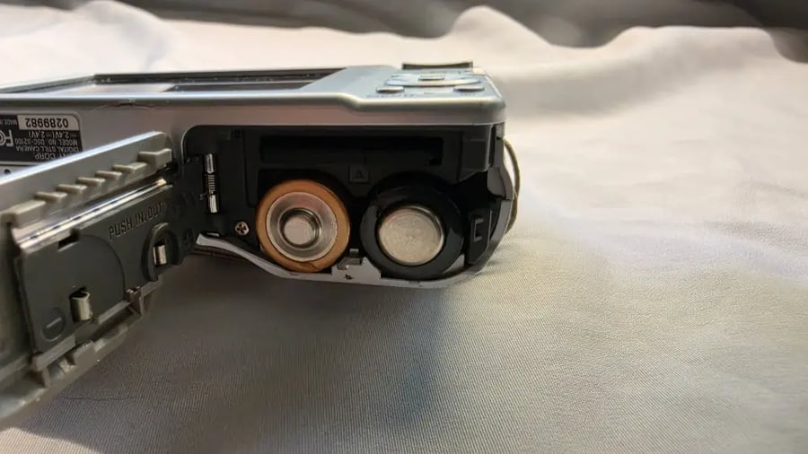 Sony Cyber-shot DSC-S2100 — فضي
