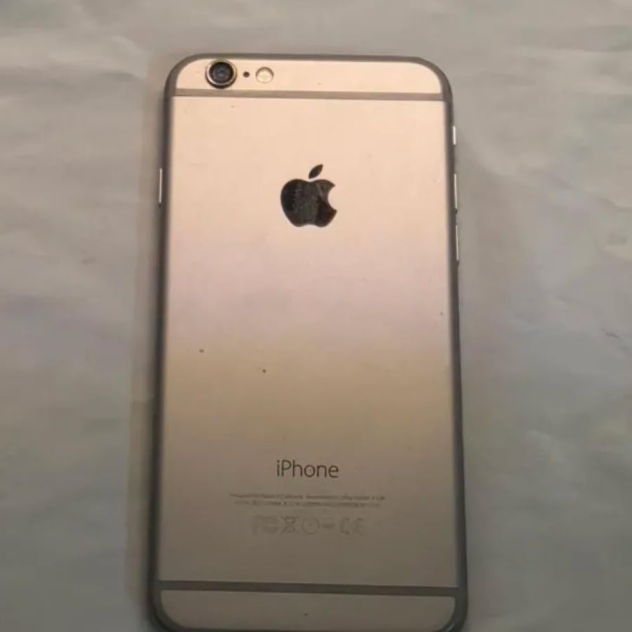 iPhone 6 — فضي فضائي