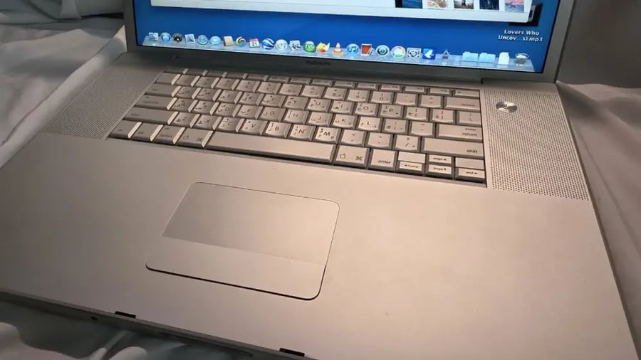 MacBook Pro 17 إنش — موديل 2007