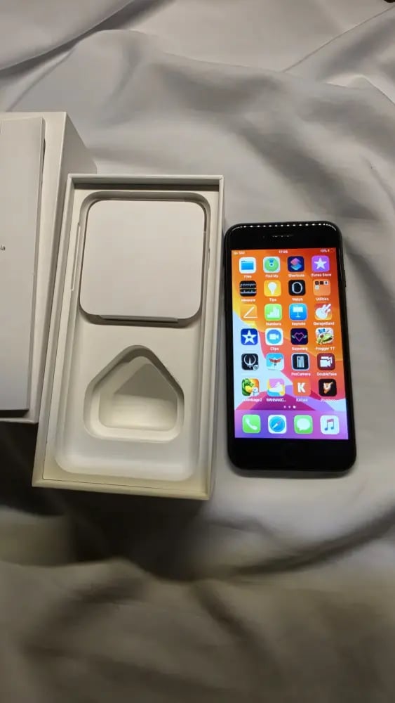 iPhone SE (الجيل الثاني) 64GB — Demo Unit
