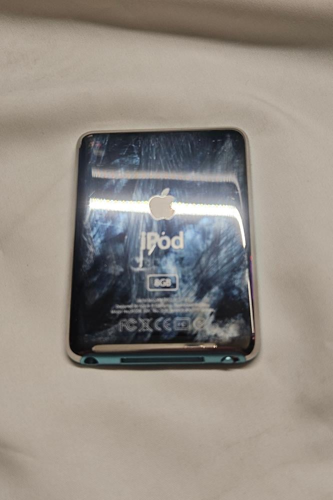 آيبود نانو 3 – iPod Nano 3rd Gen  السعة: 8 قيقا