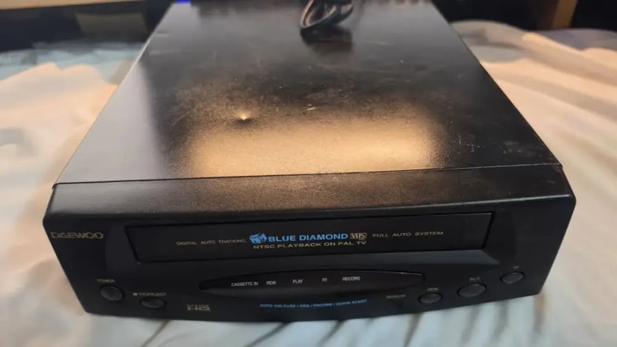 Daewoo — مشغل فيديو أسود