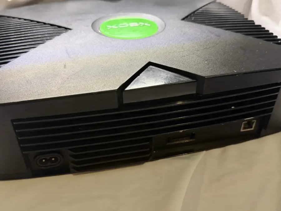 Xbox Original — مع يد جديدة