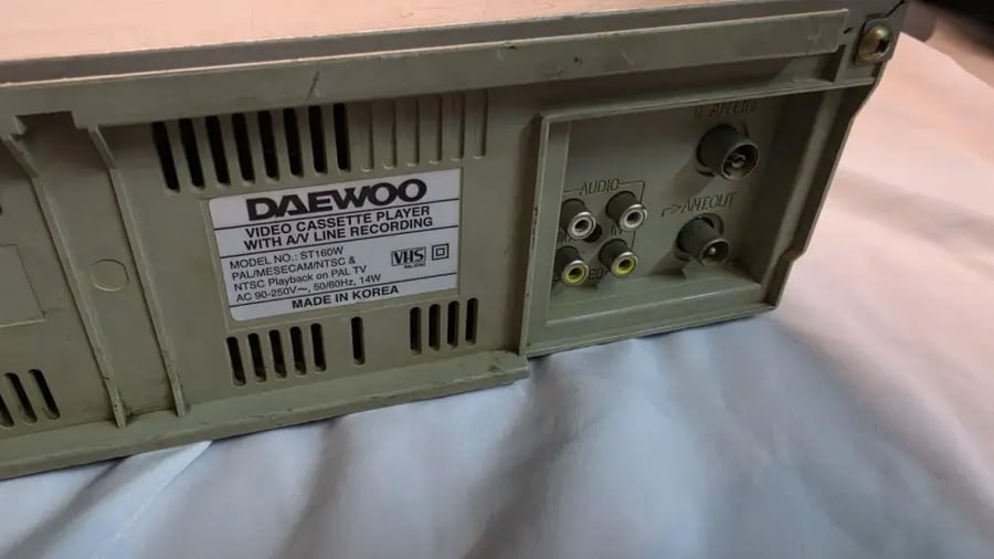 Daewoo — مشغل فيديو فضي