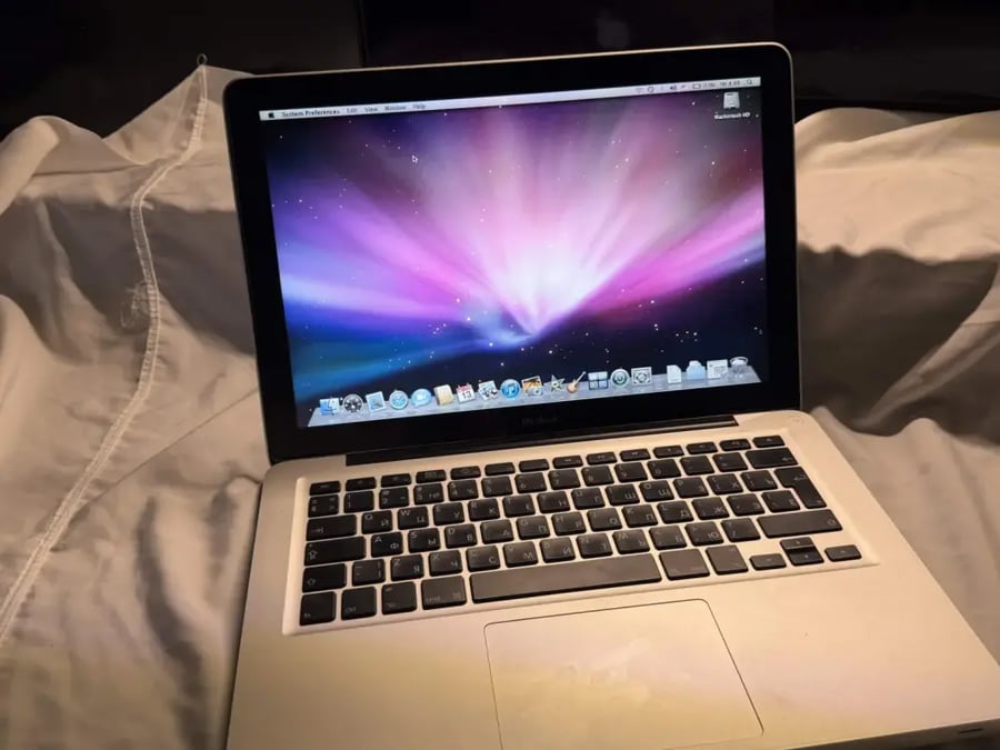 MacBook Pro 2008 — Apple