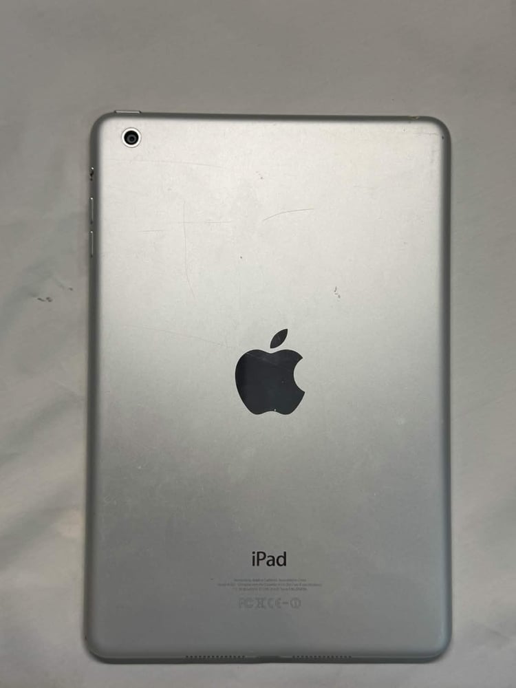 Ipad Mini 1 مع متجر العاب!