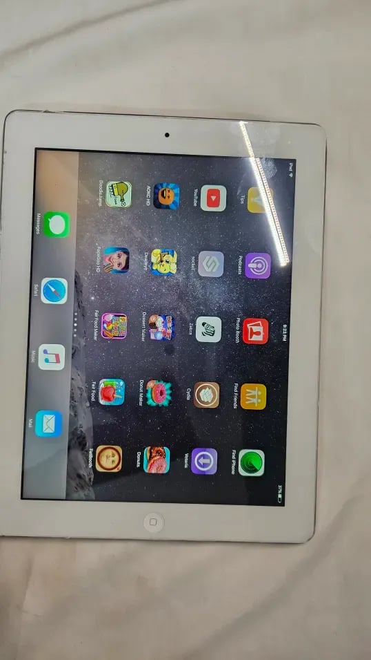 iPad 4 — 16GB