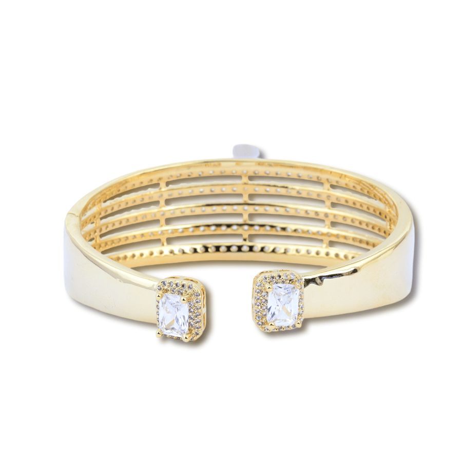 A gold-plated bracelet decorated with glowing crystal