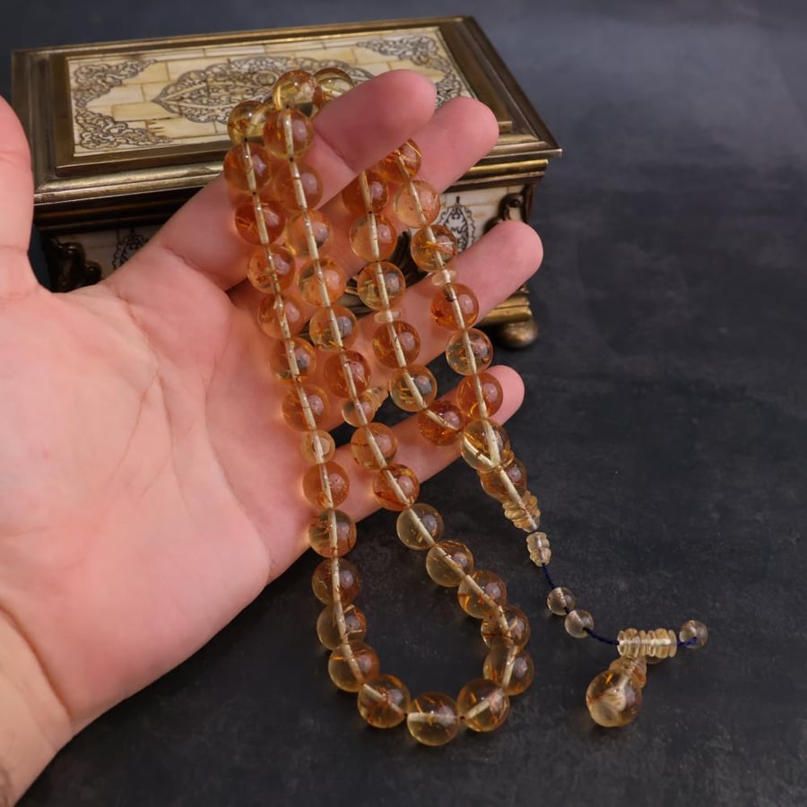 سبحة بكلايت الزعفران لقطة قريبة