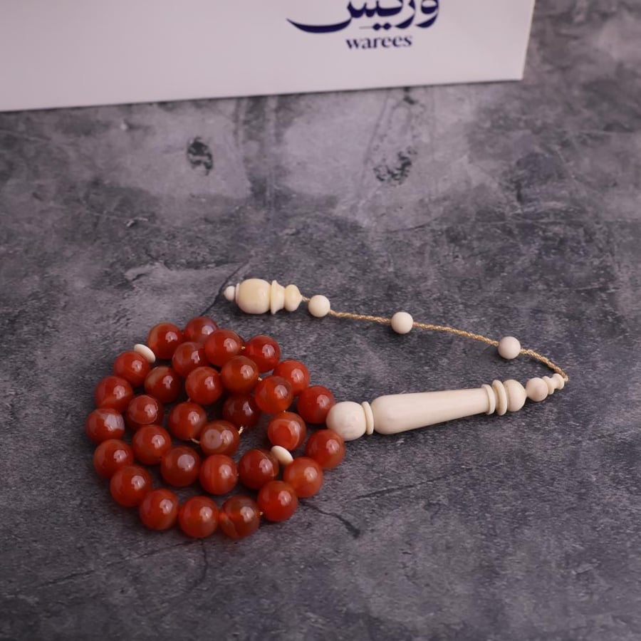 عقيق أحمر  وعظم الجمل ٣٣ خرزة