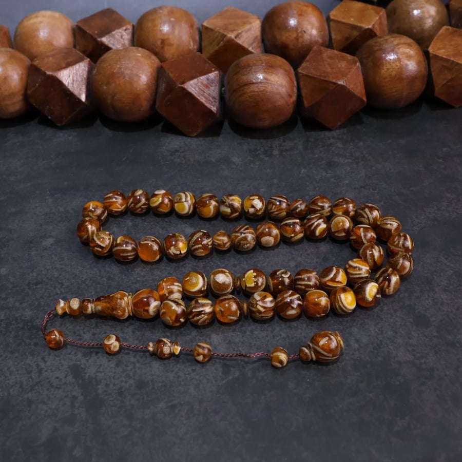 سبحة فاخرة من جلد النمر الطبيعي زاوية أخرى