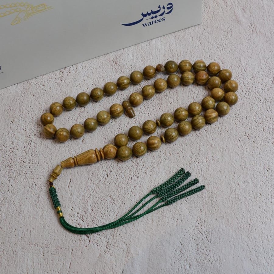 سبحة من خشب البلسنك العطري