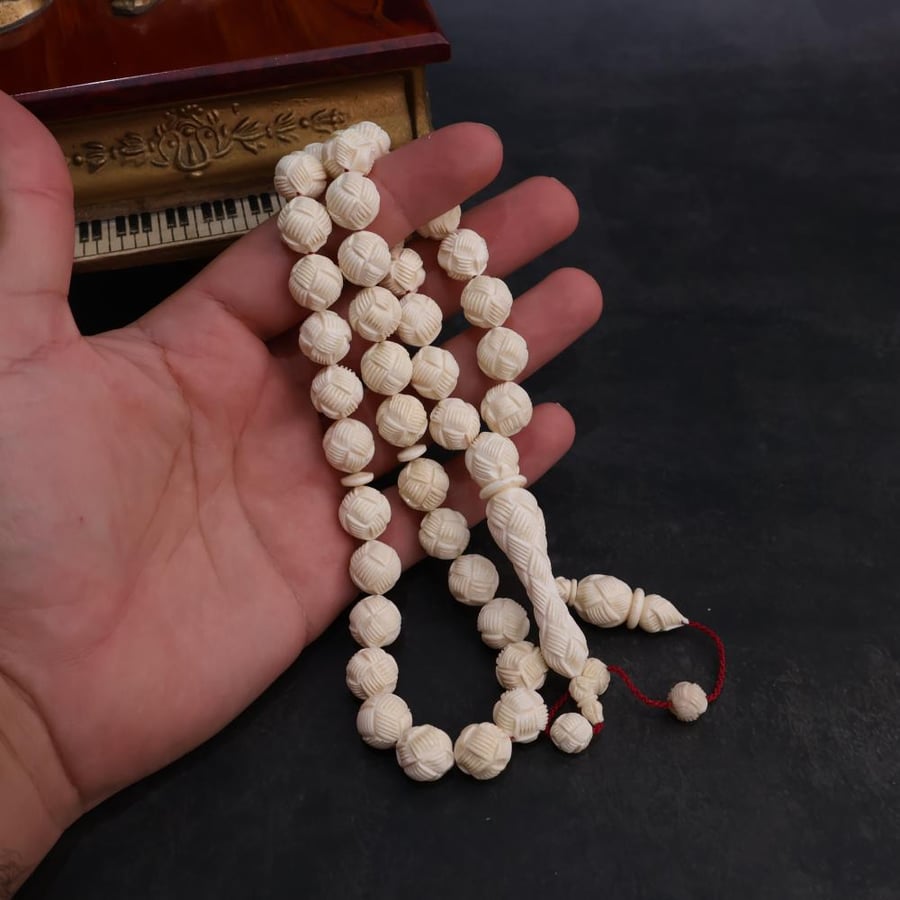 سبحة عظم جمل منقوش مميز