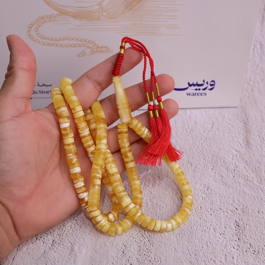 سبحة وريس كهرمان عسلي مطفي خرز ديسك أنيق لقطة قريبة