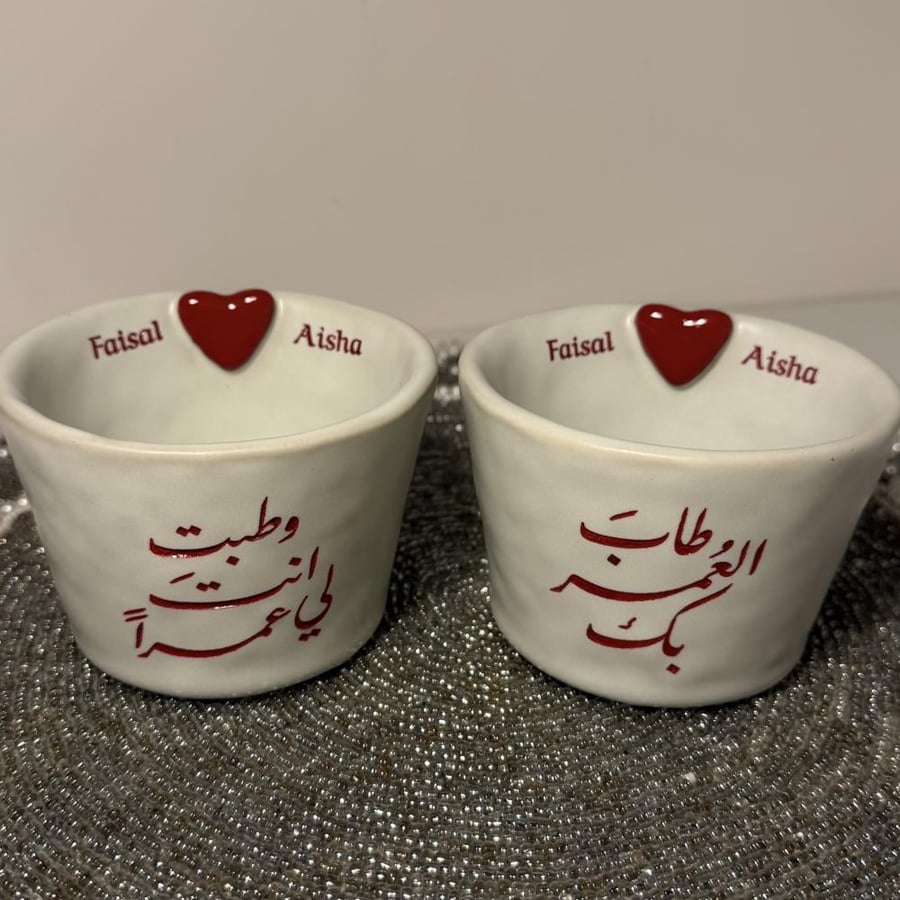 كوب رمادي بقلب احمر