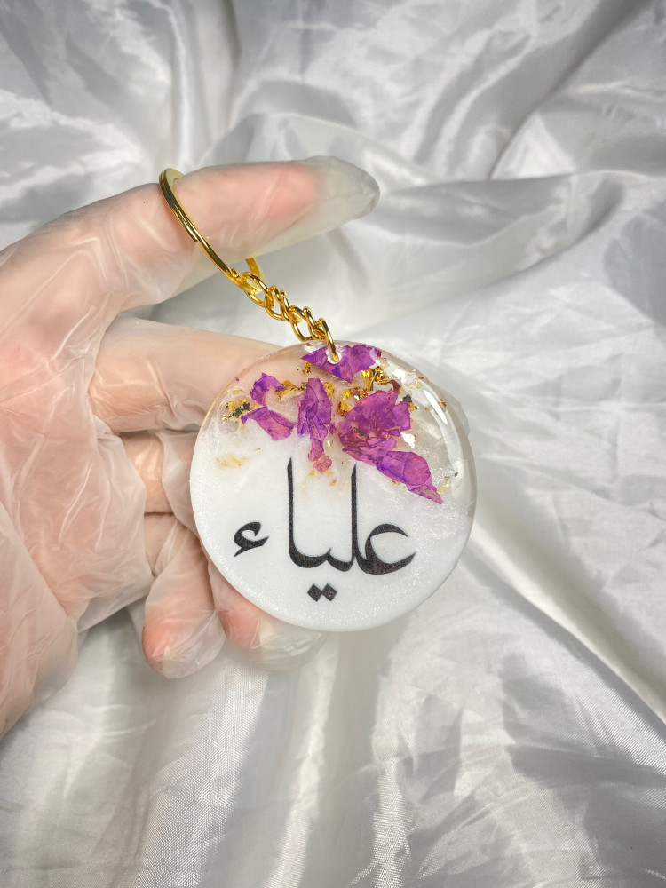 ميدالية دائريه بالاسم مزينه بالورد مقاس 5C