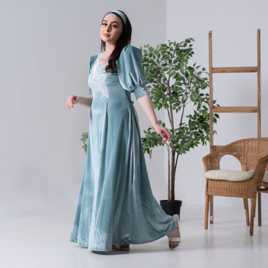 سماوي مخمل مع ربطة شعر