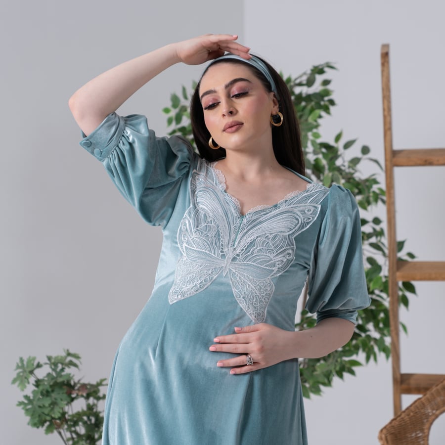 سماوي مخمل مع ربطة شعر