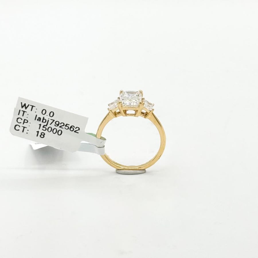 خاتم الماس مخبري Emerald Cut – إيميرالد
