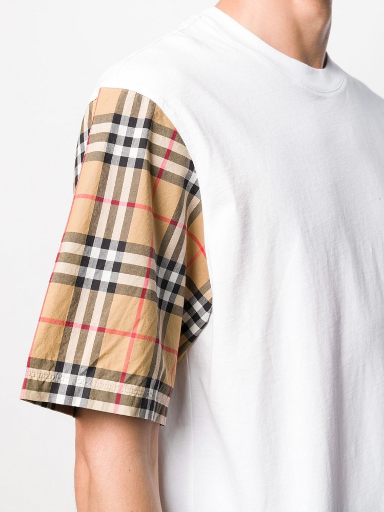 Burberry men T-shirt medium size