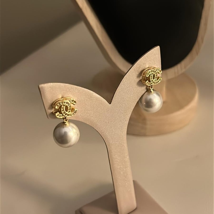 Package of earrings, necklace, and bracelet, Chanel tennis, gold