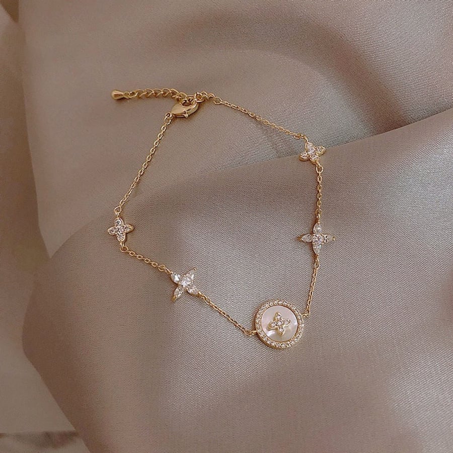 Women's bracelet in the shape of wildflowers