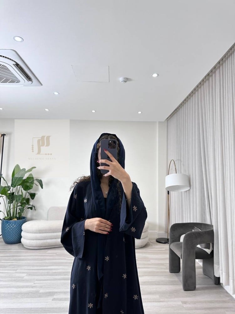 عباية كحلي ربع كلوش كريب أوكراني بتطريز ورود ناعمة