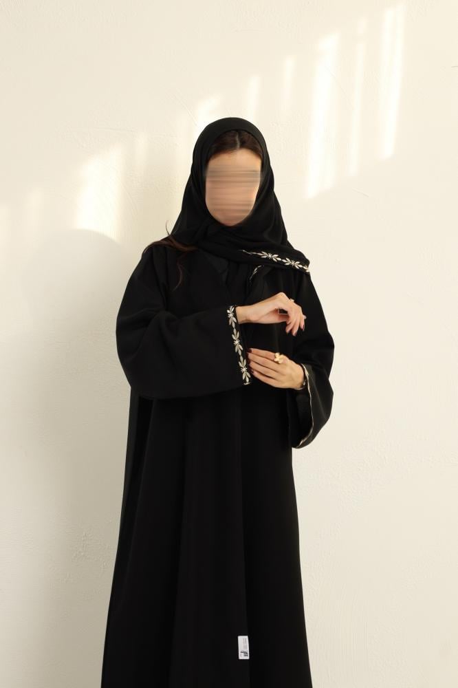 عباية سوداء نص كلوش كتان هندي بكم واسع وكلفة