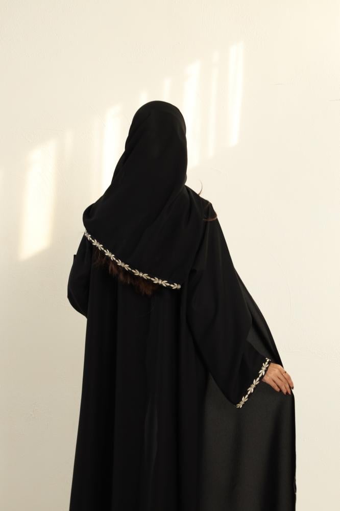 عباية سوداء نص كلوش كتان هندي بكم واسع وكلفة