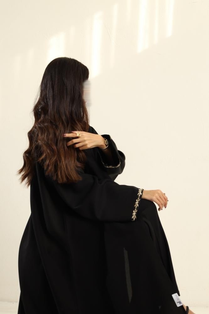 عباية سوداء نص كلوش كتان هندي بكم واسع وكلفة