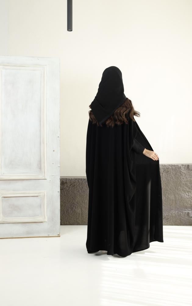 عباية سوداء بشت كريب ملكي بأكمام جاكار