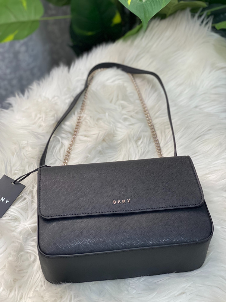 DKNY 38