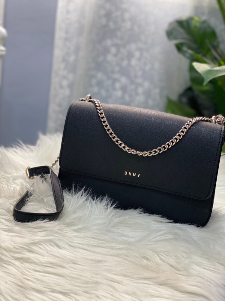 DKNY 38